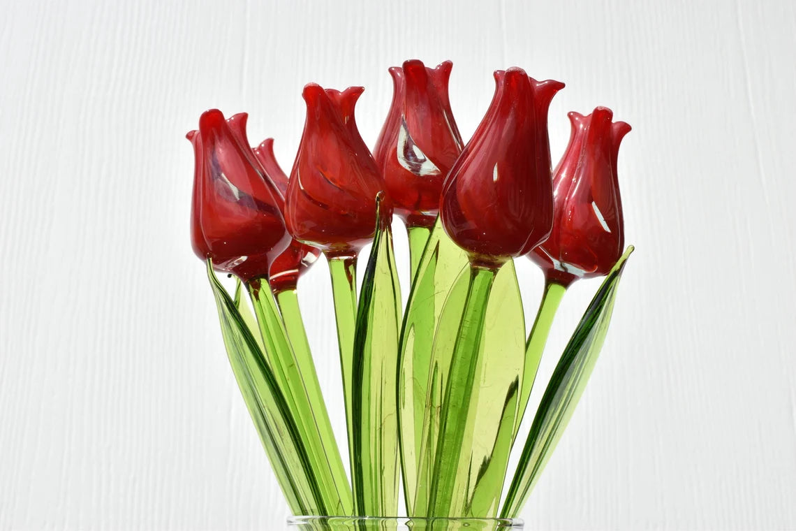 Red-clear glass tulip
